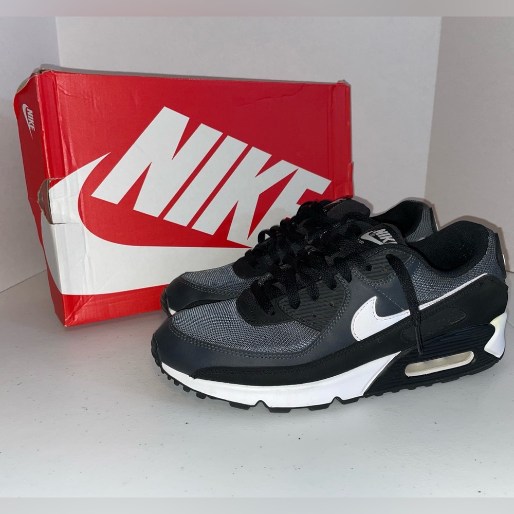 Nike Men’s Air Max 90